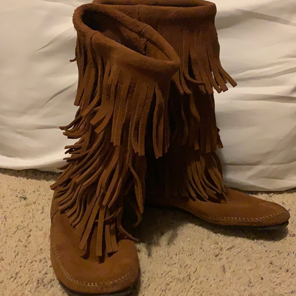 Minnetonka 3 tier moccasin boots
